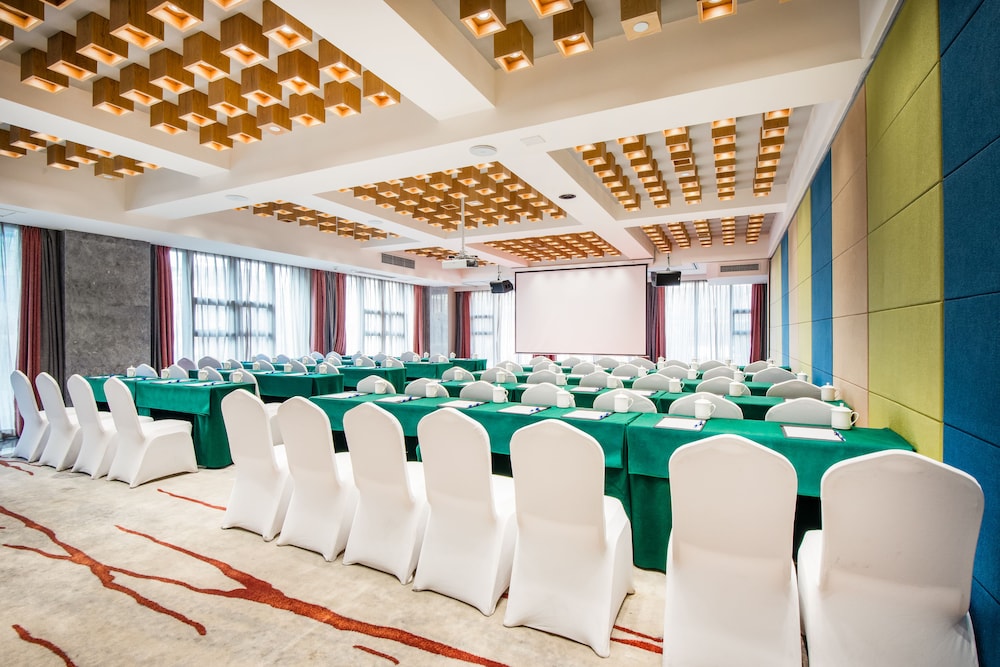 HOLIDAY INN EXPRESS DUJIANGYAN ANCIENT CITY 26/29