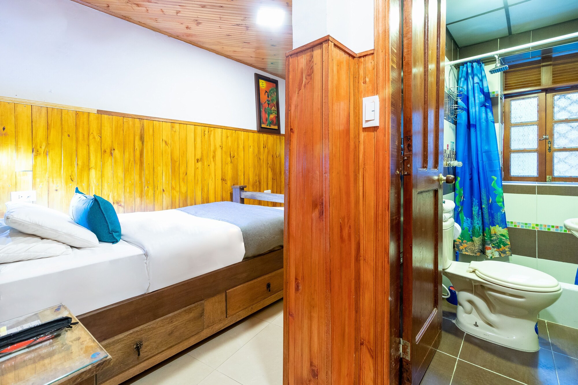 ROOM, TWIN BEDS