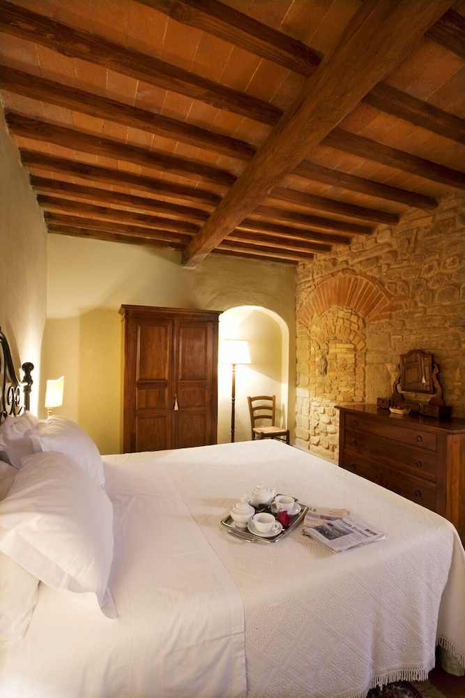 Monsignor Della Casa Country Resort 34/70
