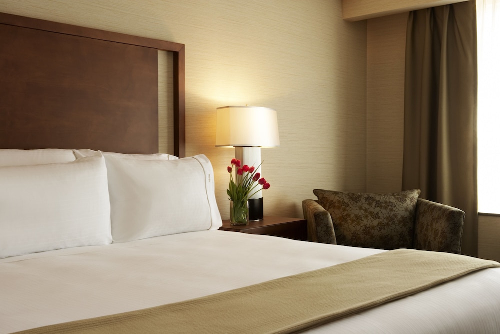 Holiday Inn Express Suites Vaughan 22/78