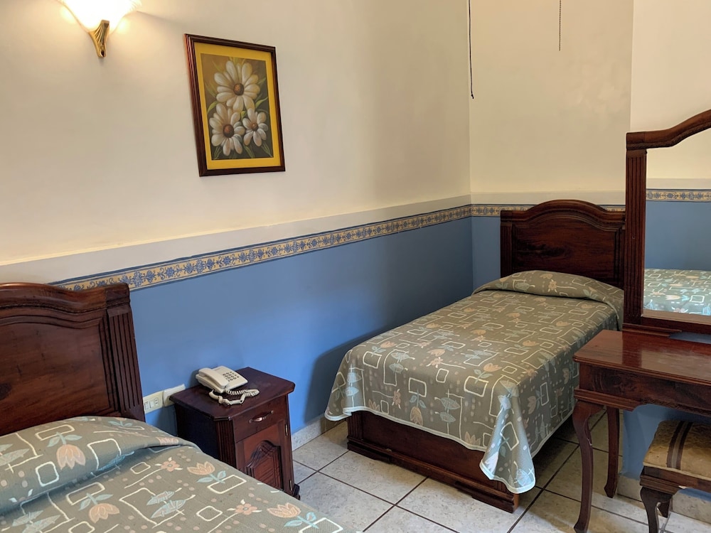 OYO Hotel Real De Cortes 18/28