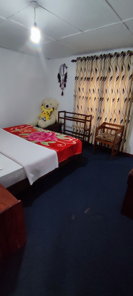 غرفة كومفورت بسرير كينج بحمام خاص في الطابق الأرضي، Andrews Hostel 4/10