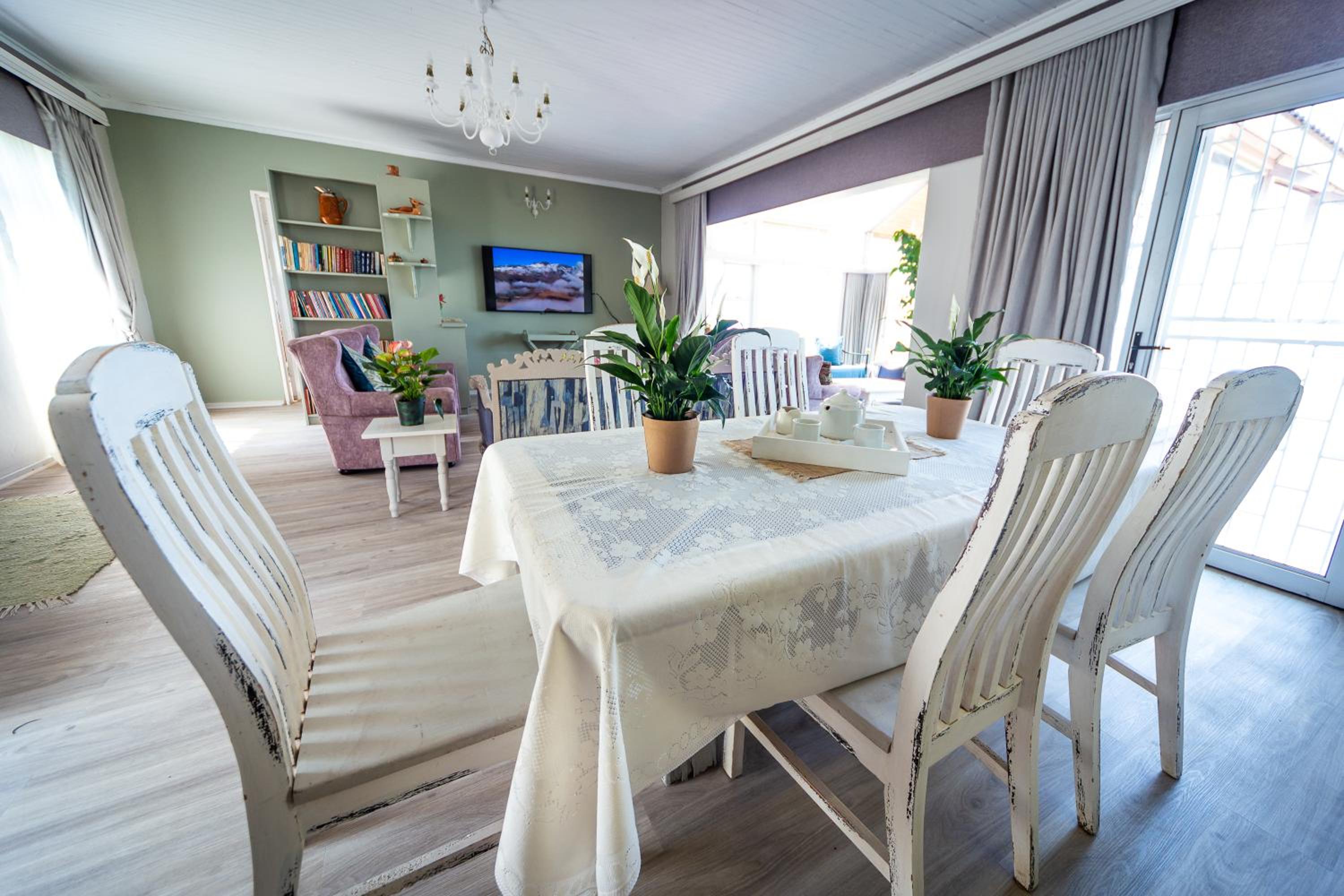 Graceland Self-Catering Cottages 11/15