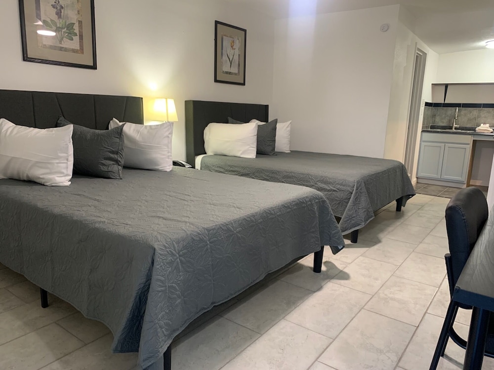 R Nite Star Inn & Suite 24/65