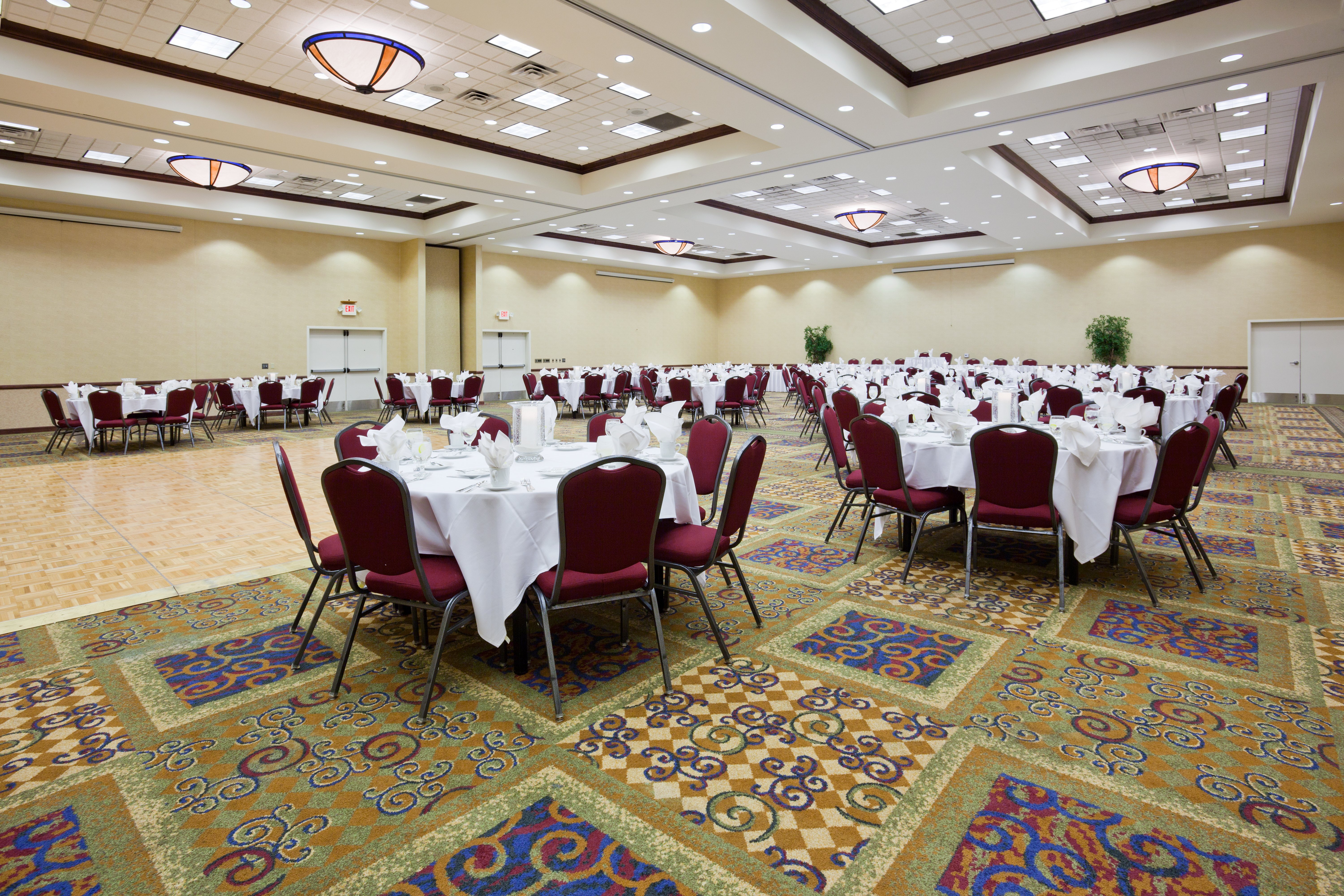 Holiday Inn Conference Ctr Marshfield 64/70