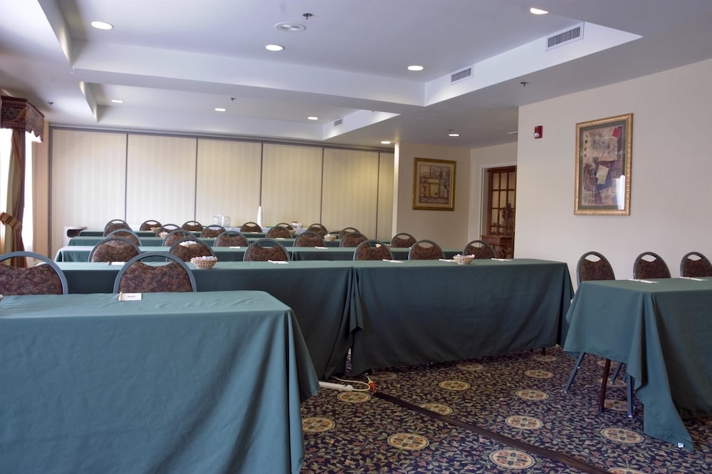 Best Western Plus Executive Hotel Suites 38/50