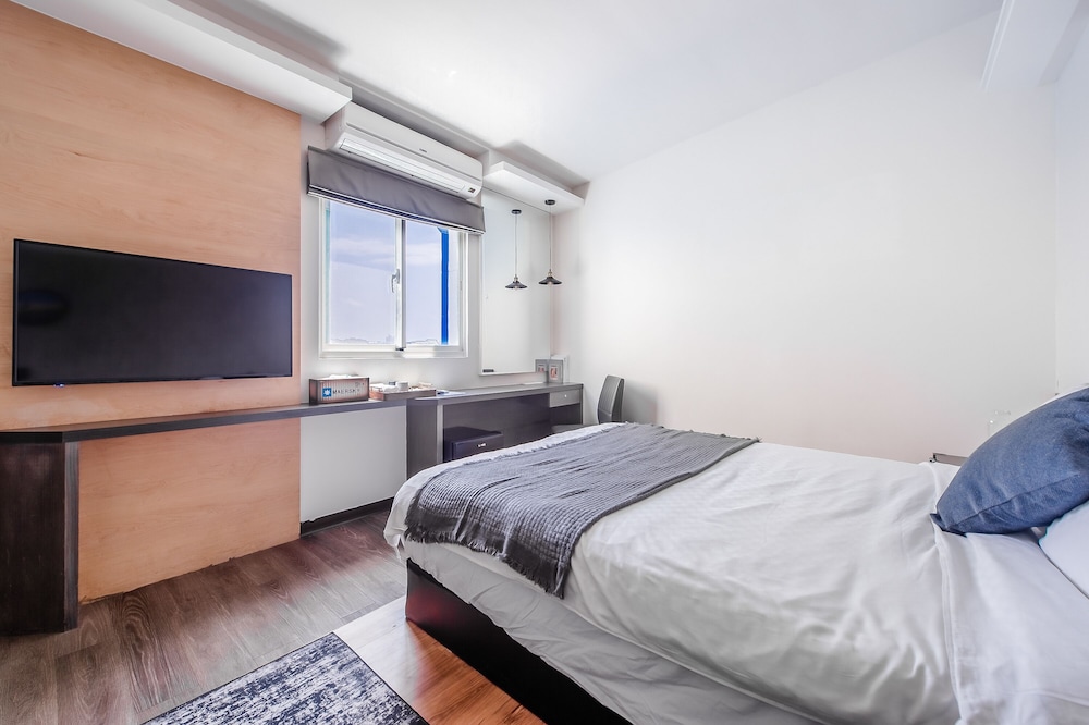 Sea Residences 15/54