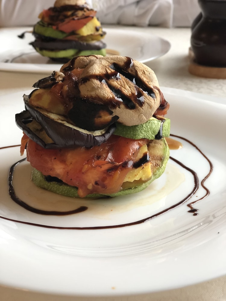 Ambra Boutique Hotel And Bistro 40/68