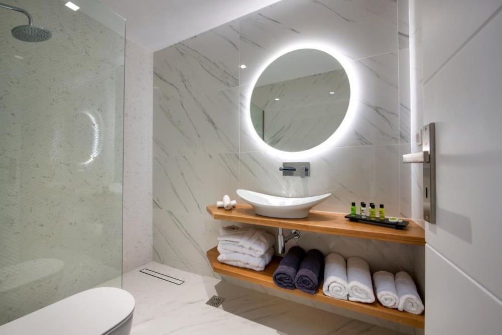 Harmony Suites 50/50