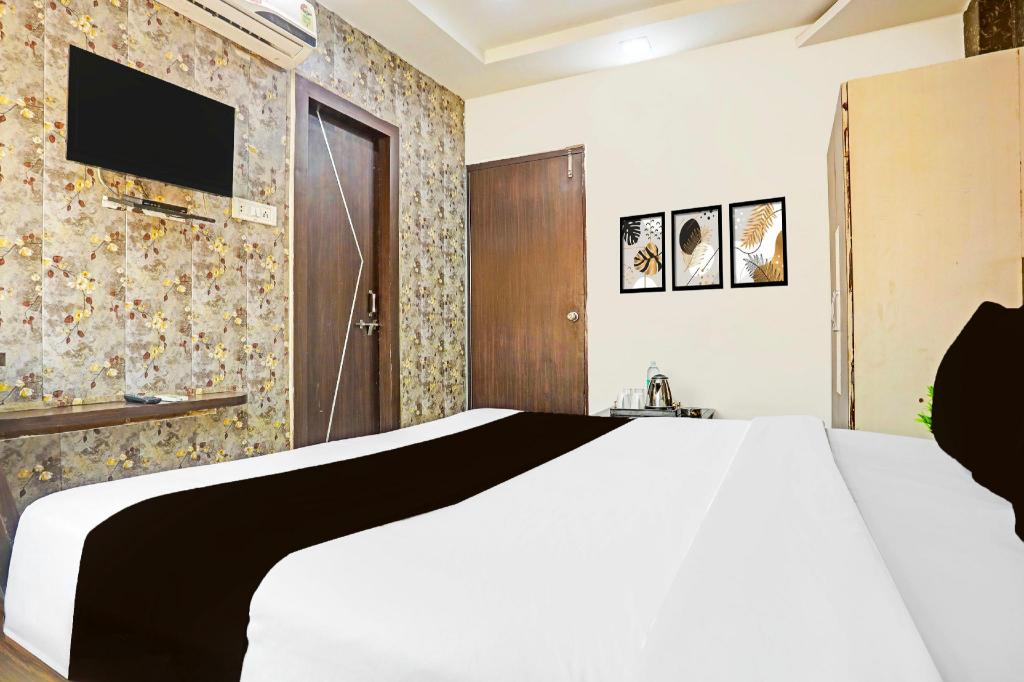 Oyo 11943 Hotel Yugantar Palace 10/25