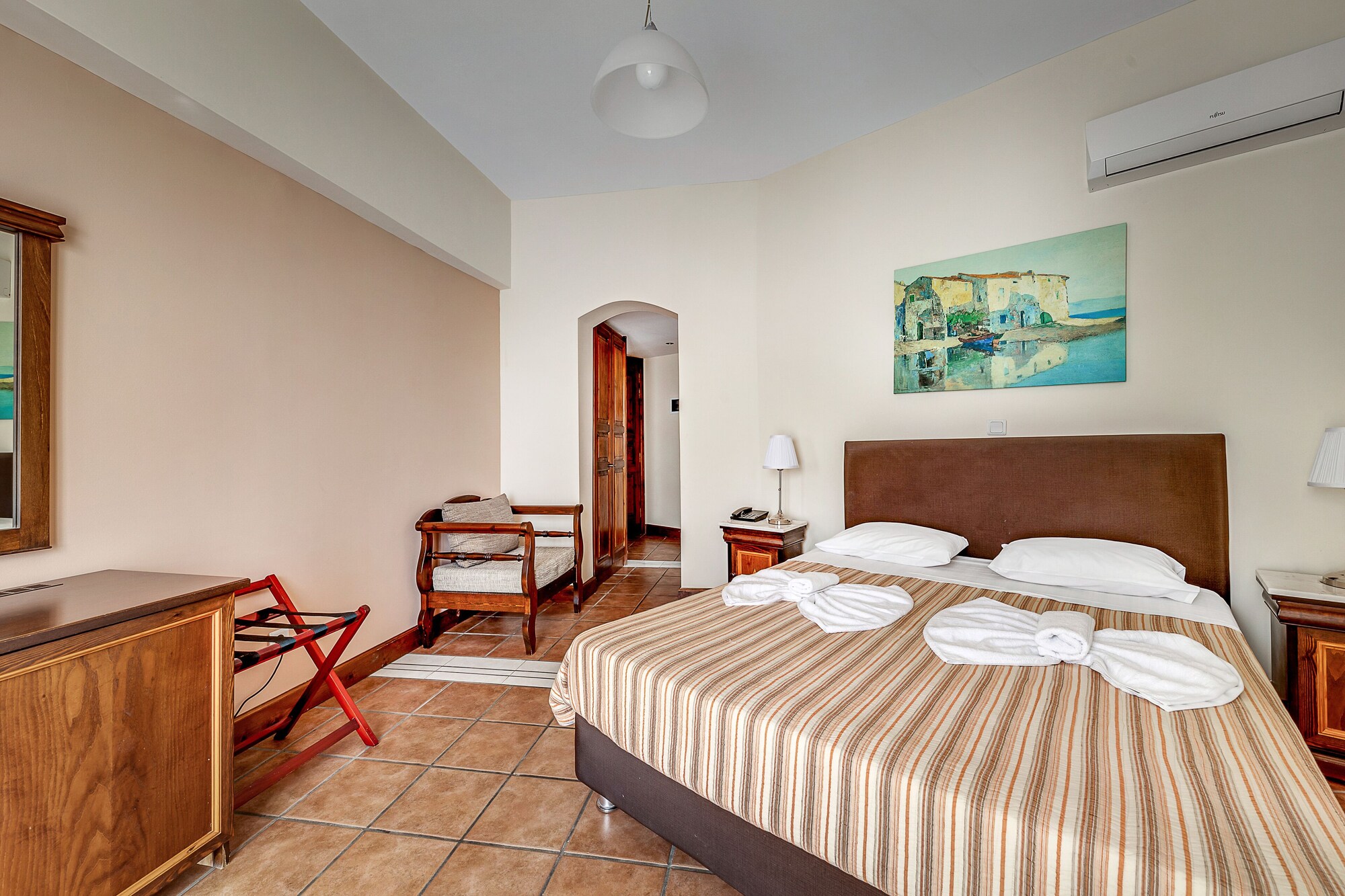 Superior, Double Bed, Sea View, Hot Tub, Golden View Beach 4/8