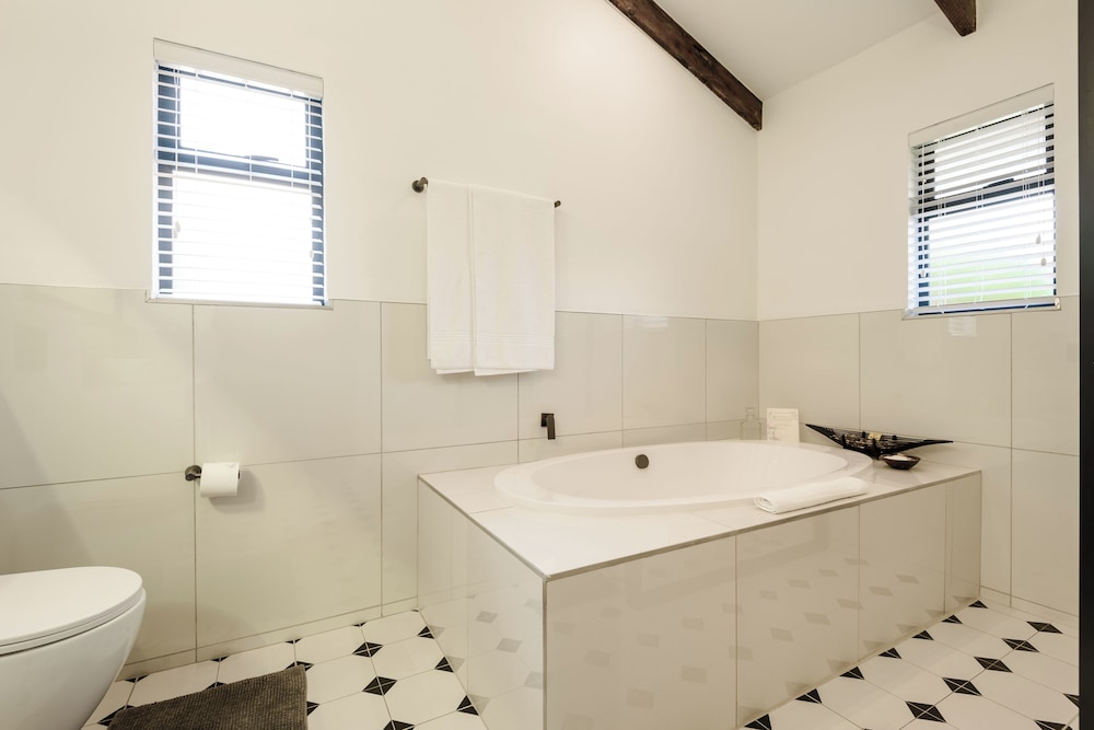 Elephant Hide of Knysna Guest Lodge 36/37