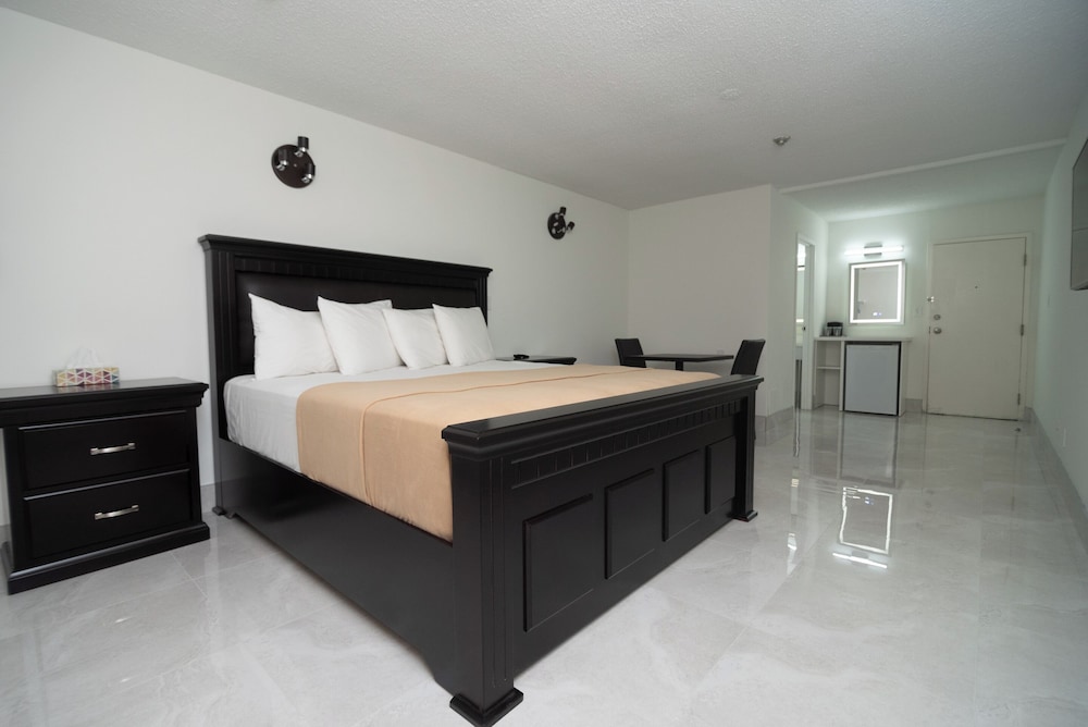 Diplomat Inn 22/58