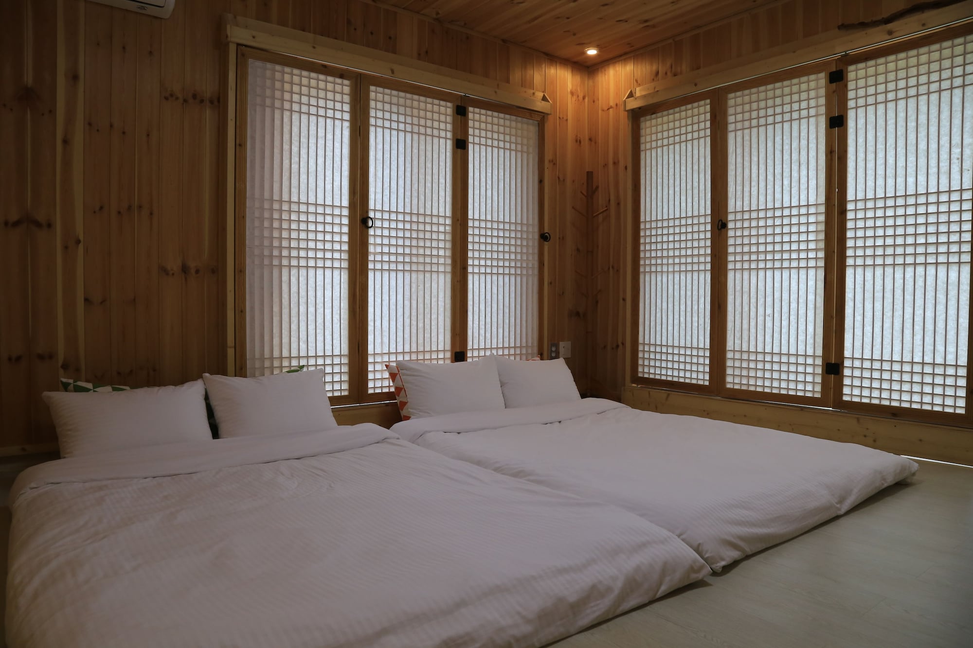 2 BEDROOMS, FAMILY, HOUSE