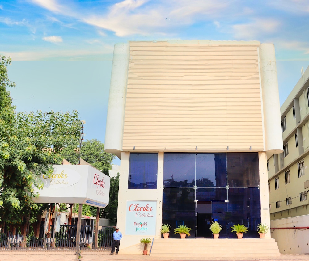 Hotel Clarks Collection Bhavnagar 1/50