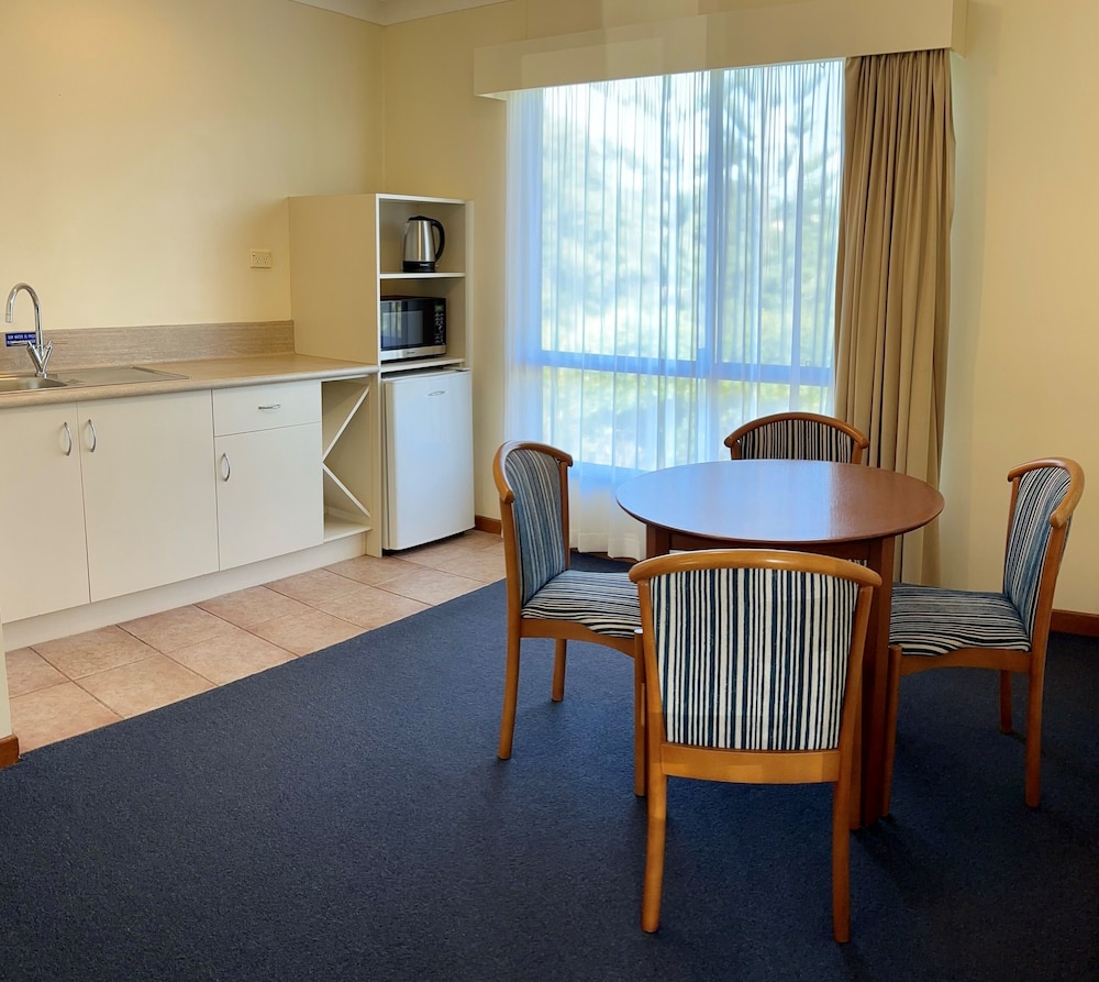Governors Lodge Resort Hotel 39/69