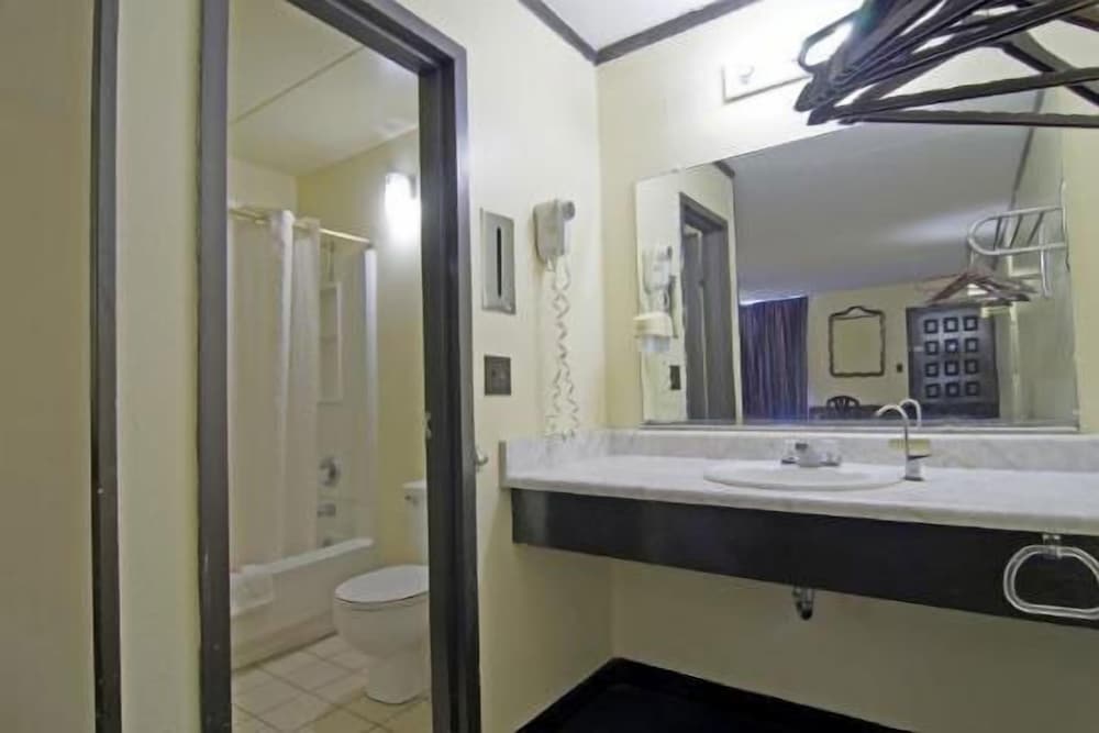 Rodeway Inn Charlotte South 49/52