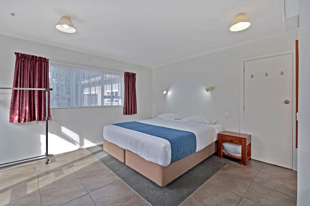 Comfort Inn Westshore Beach 12/35