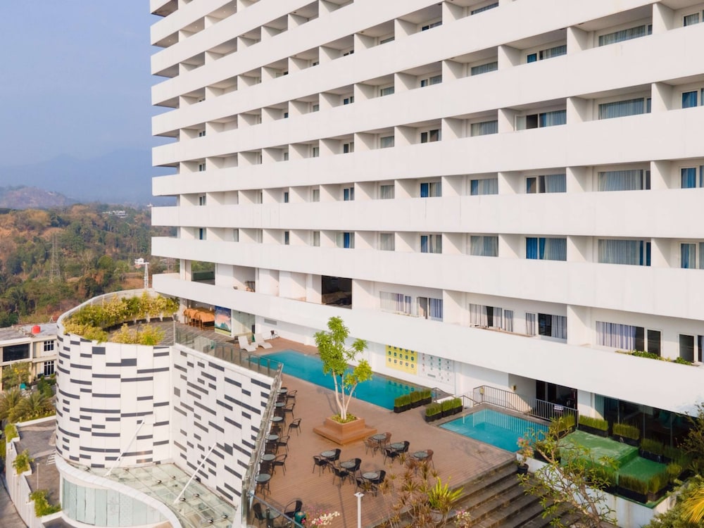 Golden Tulip Springhill Lampung 3/50