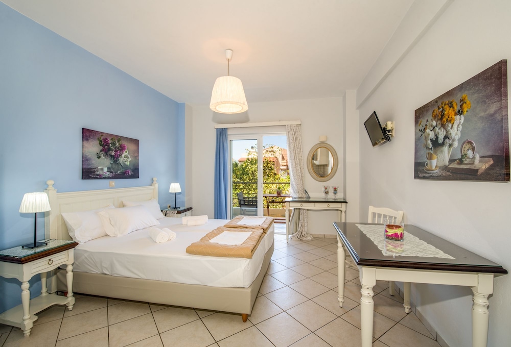 Stamatakis Boutique Studios 3/50