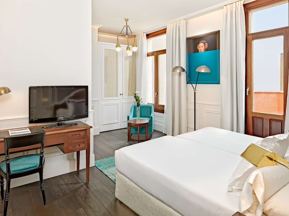 DELUXE, CITY VIEW, TERRACE