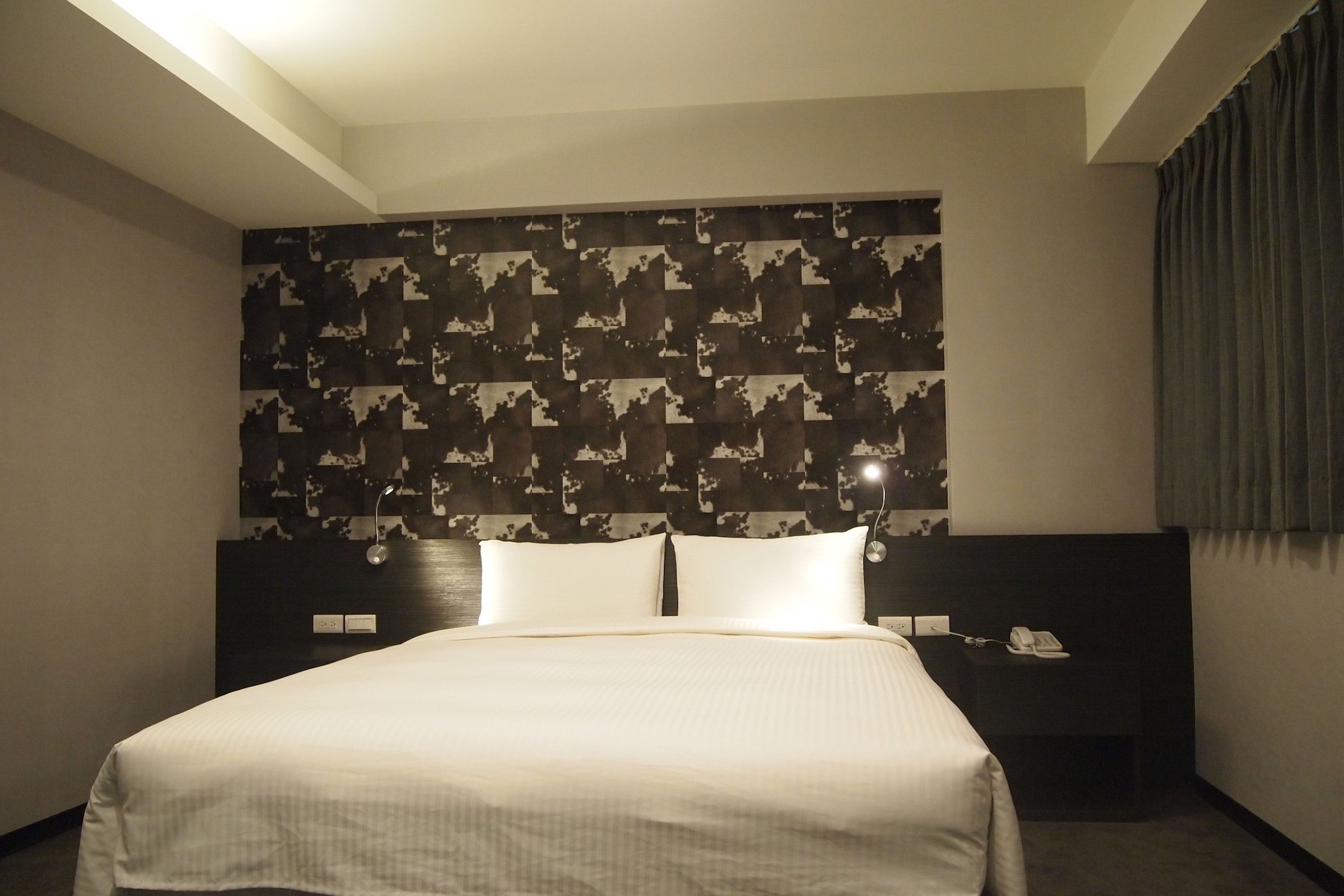 DELUXE, DOUBLE BED