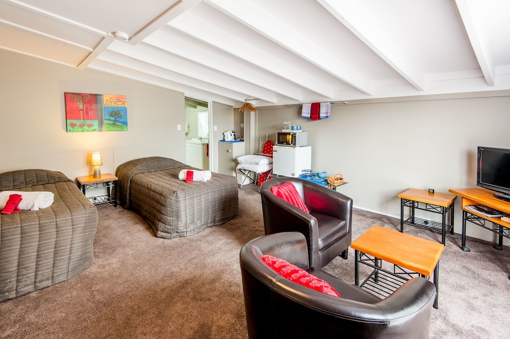 Manuka Crescent Motel 35/63