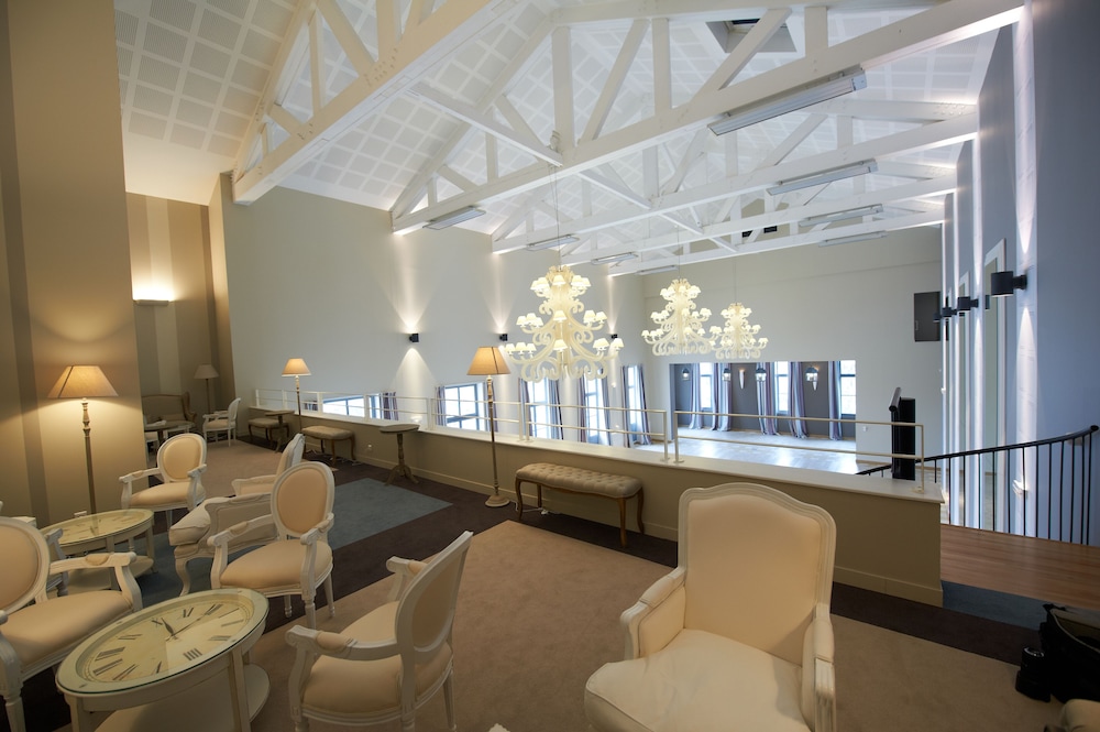 MERCURE CHOLET CENTRE 34/48
