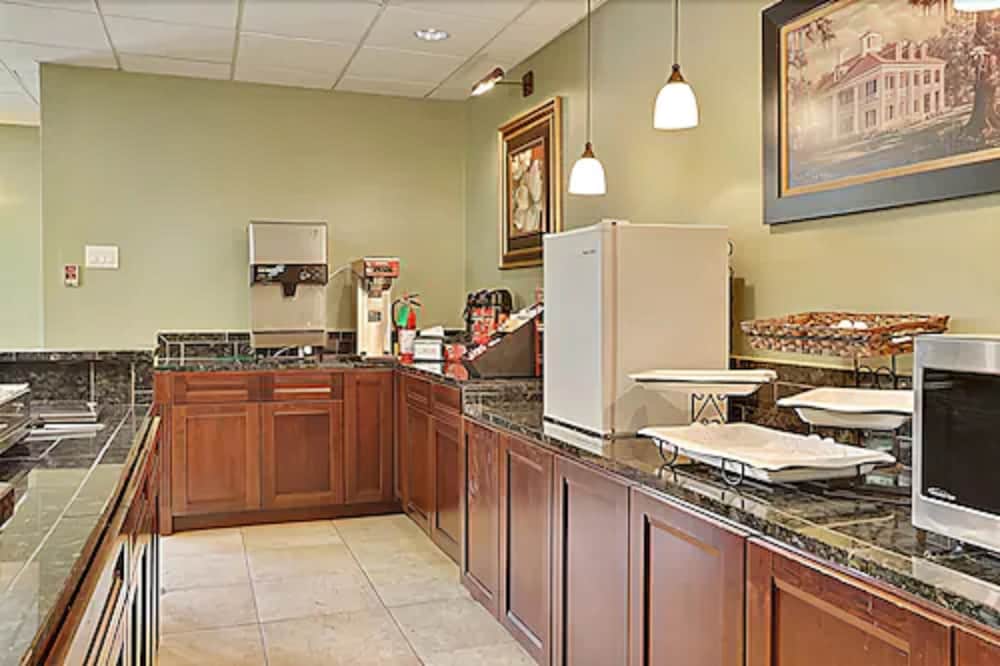 Carmel Inn Suites 47/47