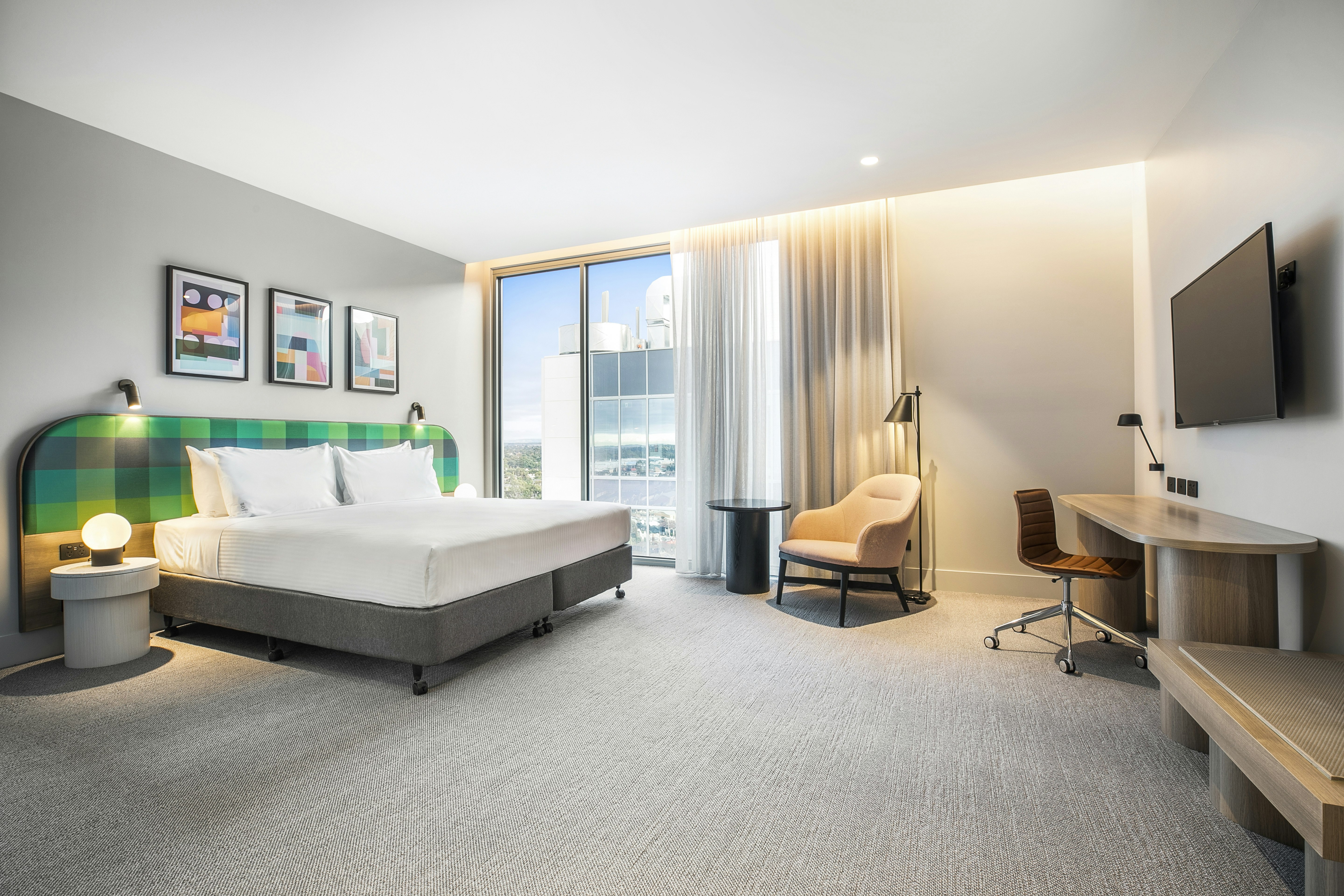 HOLIDAY INN WERRIBEE 24/75