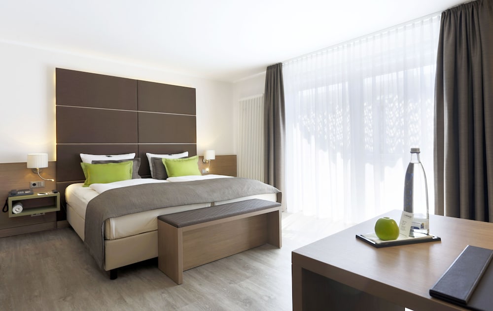 Lindner Hotel Dusseldorf Airport, part of JdV by Hyatt 9/75