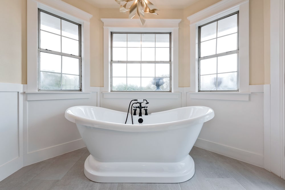 The Plantation House Boutique Inn 50/50