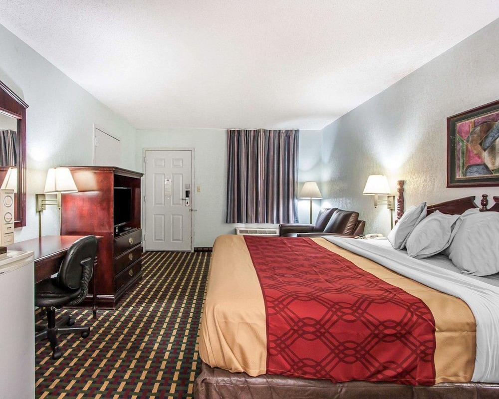 Econo Lodge Inn & Suites Tuscaloosa I-20 12/37