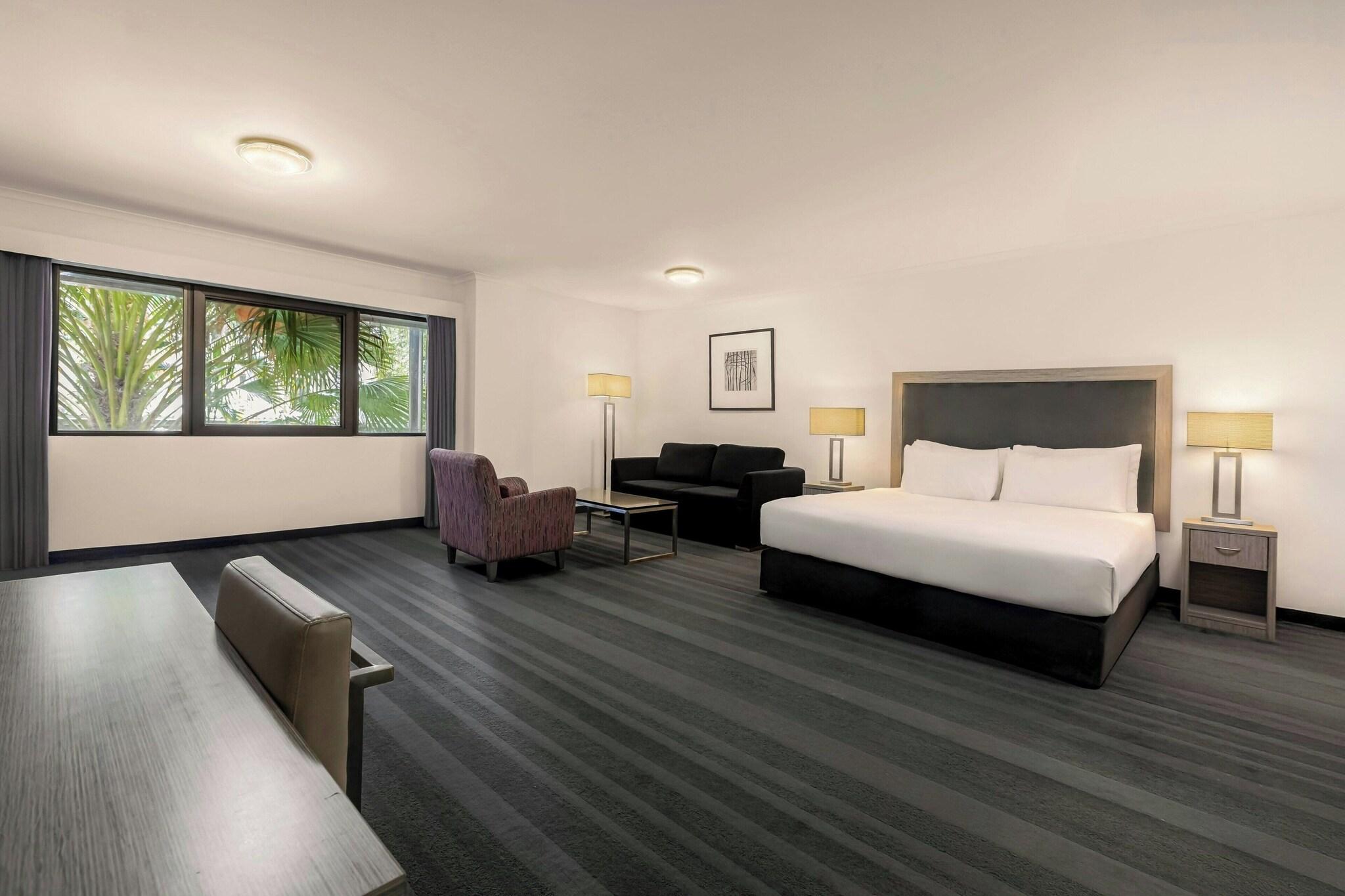 Deluxe, King Bed