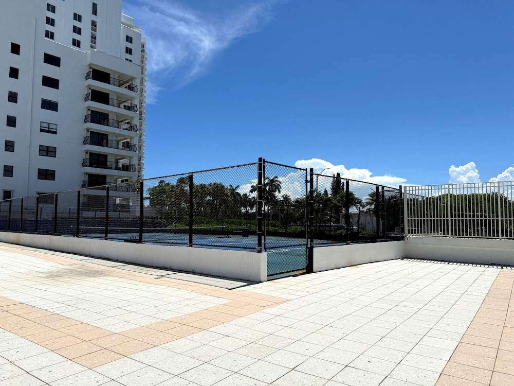 Castle Beach Suites By Miarentals 62/70