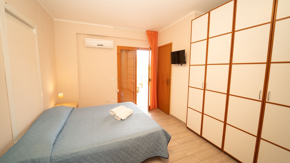 SUPERIOR, DOUBLE BED