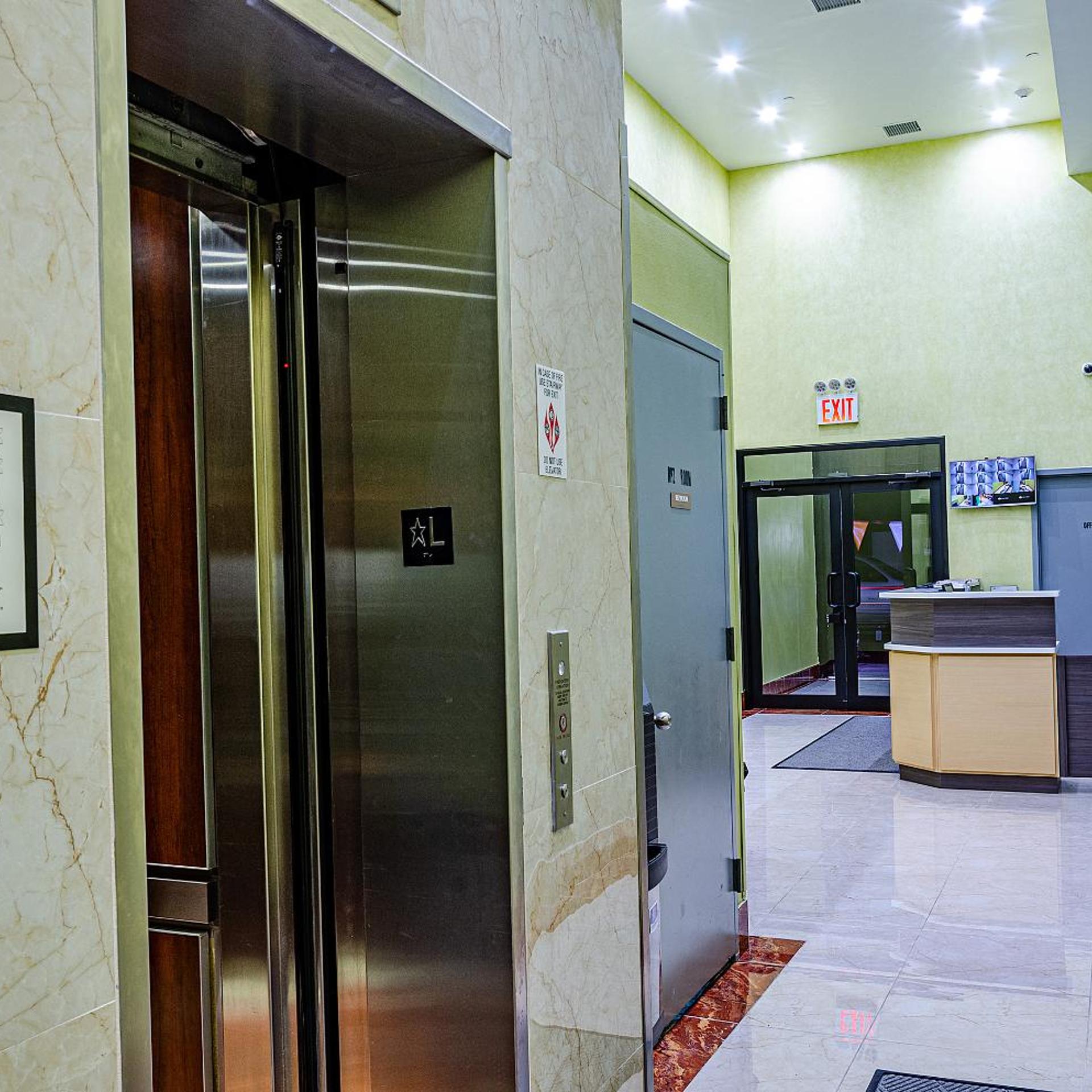 Elmhurst Hotel 15/50