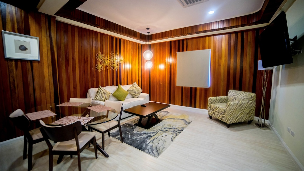 King's Hotel & Residences 12/33