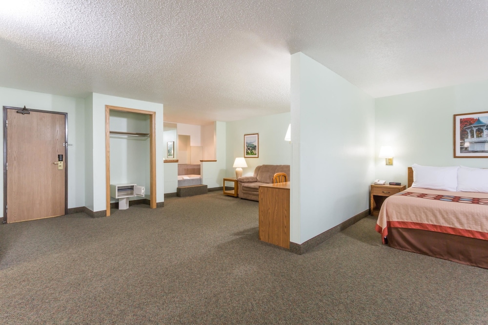 Super 8 by Wyndham Gallipolis Pt Pleasant Area 6/21