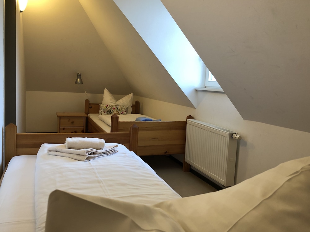 1 BEDROOM, APARTMENT