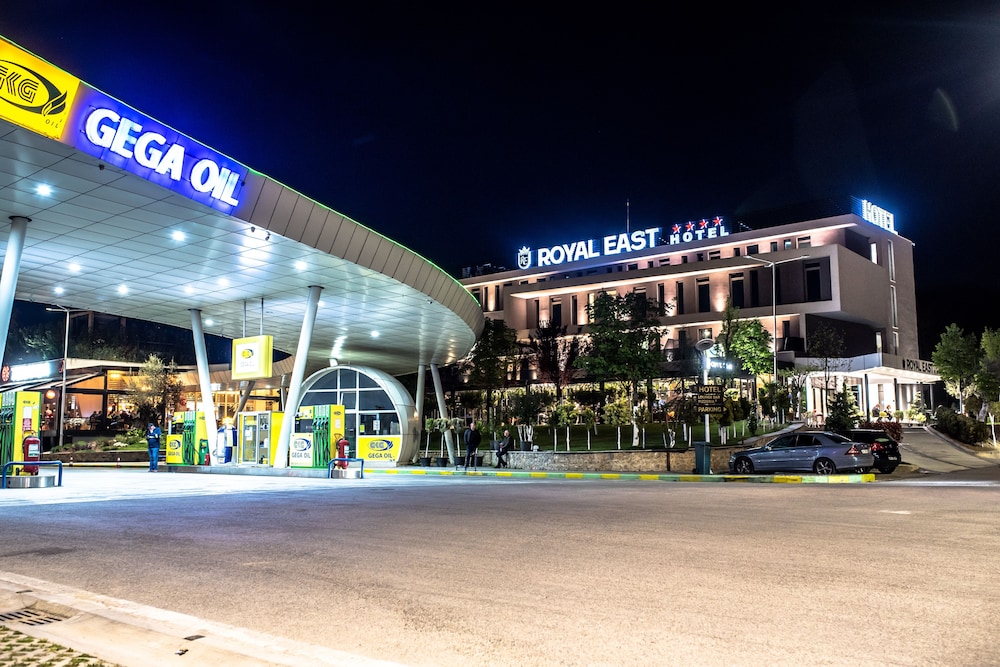 Royal East Resort 56/64