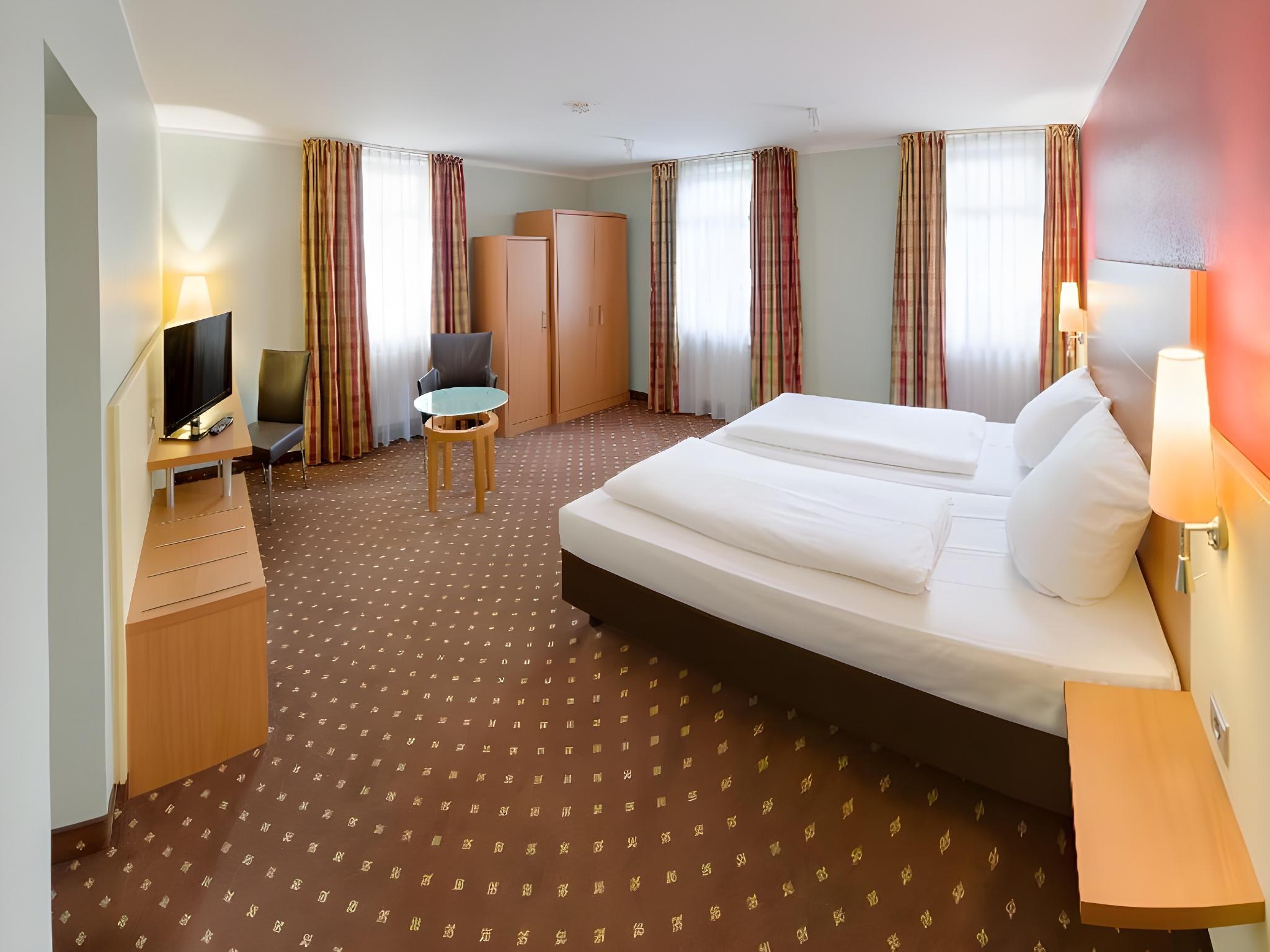 Room, 1 Double and 4 Single Beds, Annex