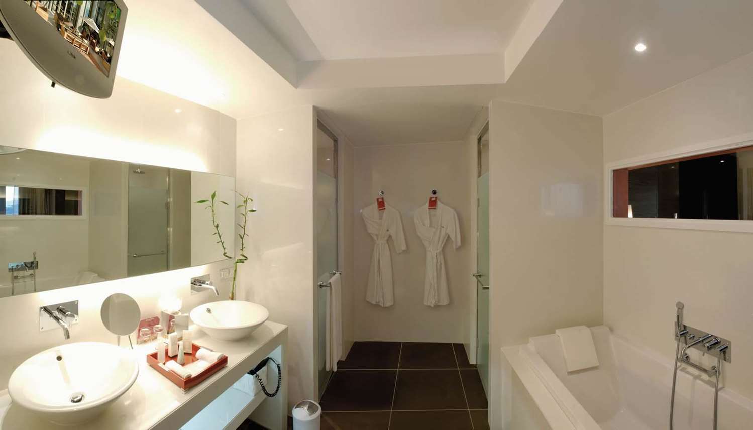 Monte-Carlo Bay Hotel & Resort 50/50