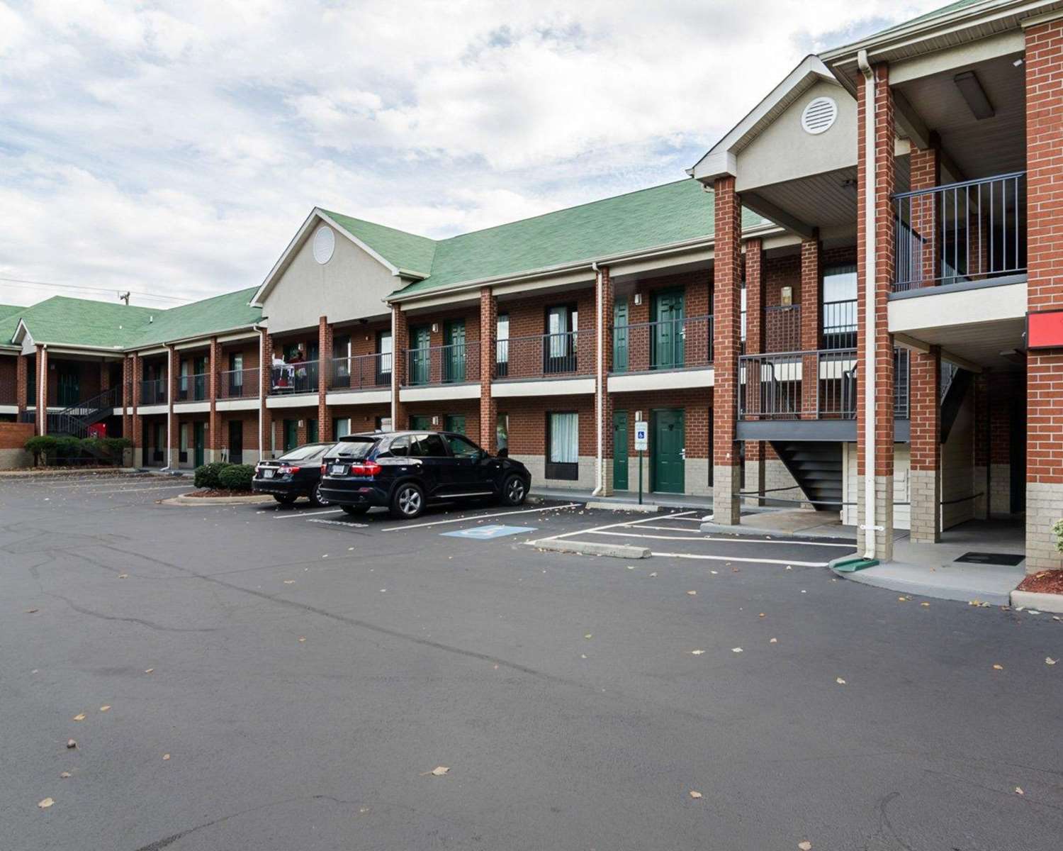 Econo Lodge Richmond North 13/14