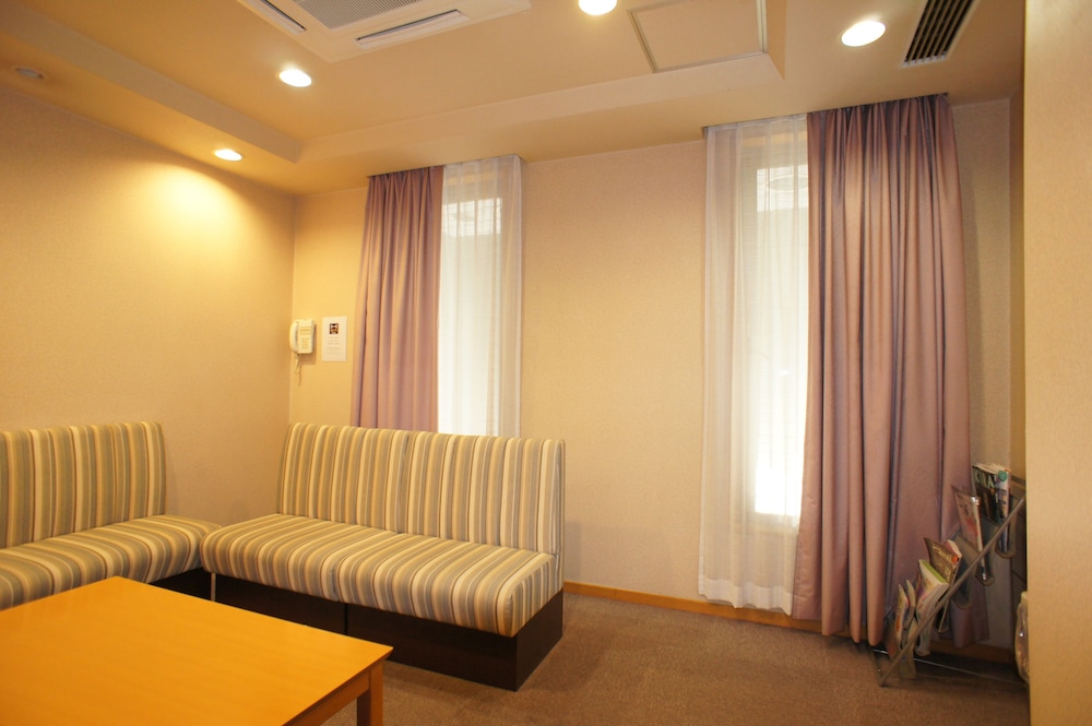 Island Hotel 33/60