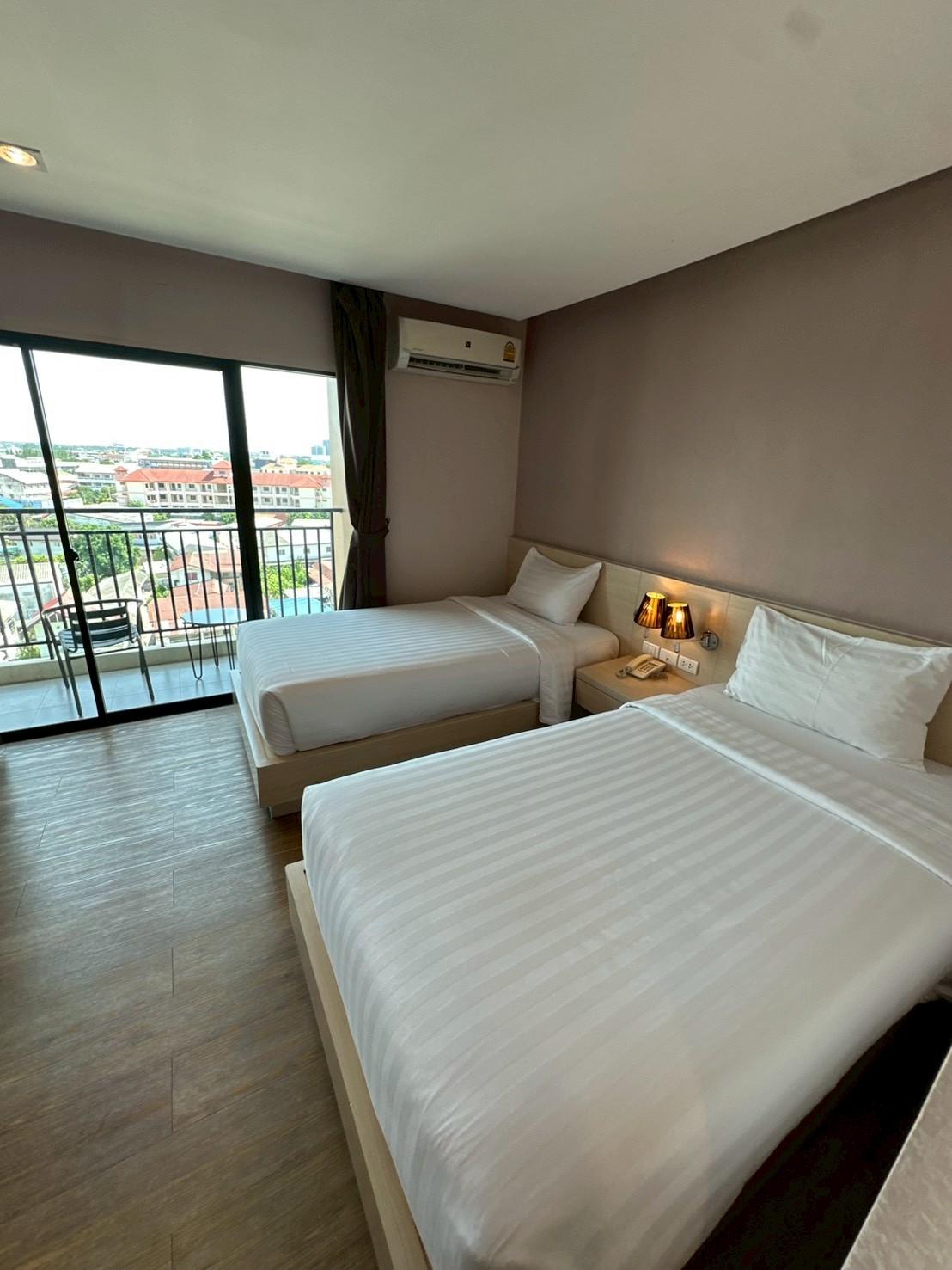 Premier, Twin Beds