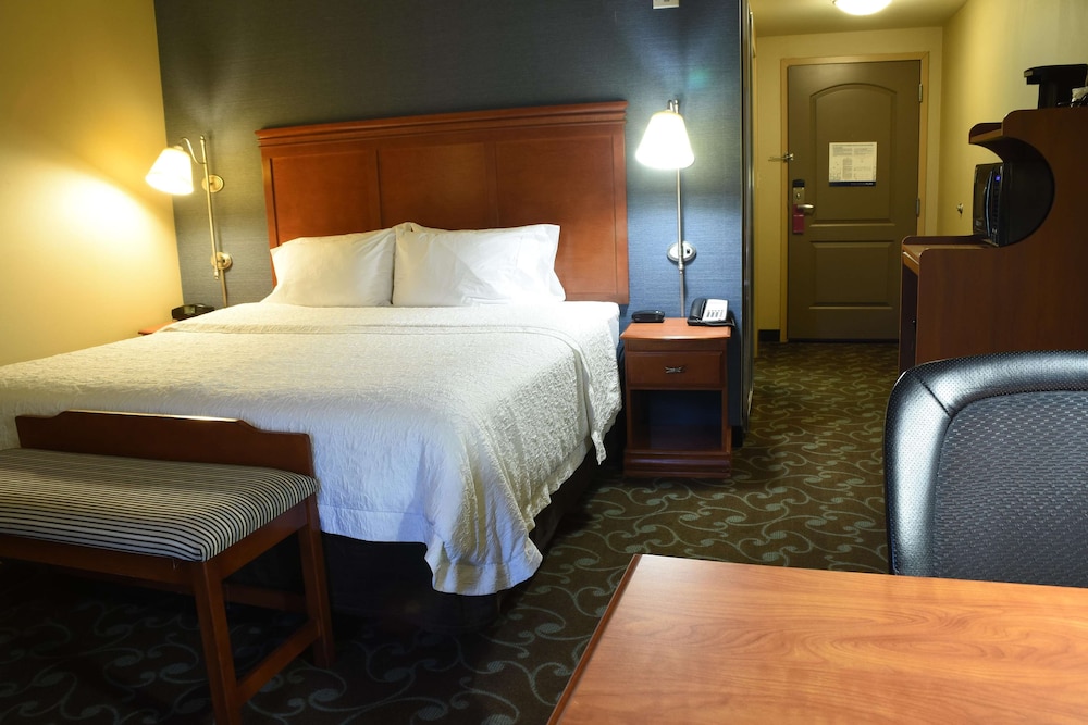 Hampton Inn & Suites Chicago Deer Park 20/44