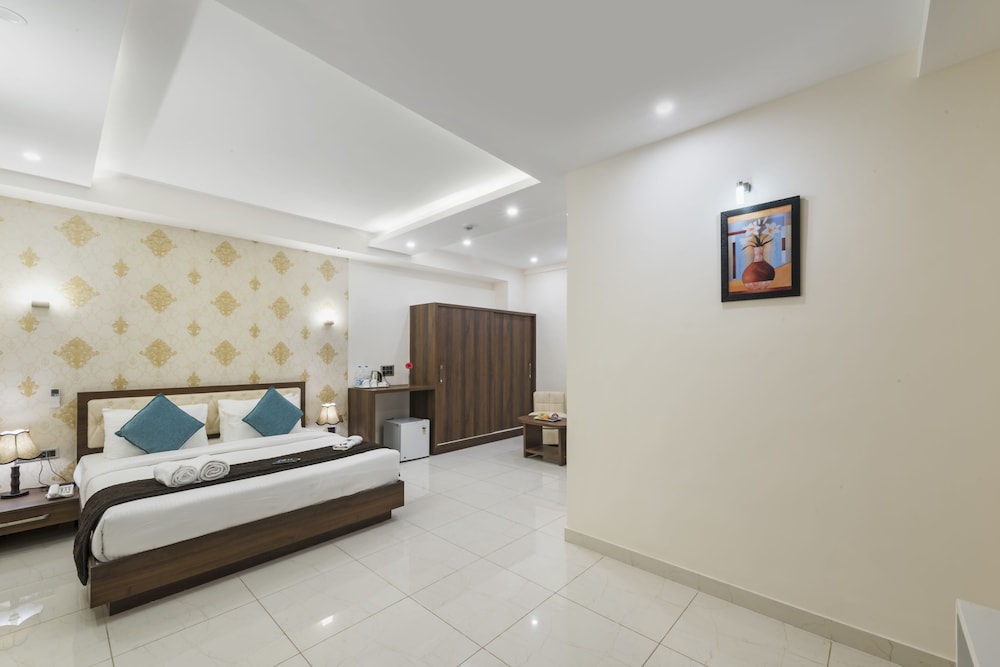 T S Royal Grand Hotel 15/33