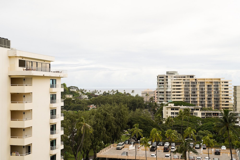 Kaimana Beach Hotel 2/50