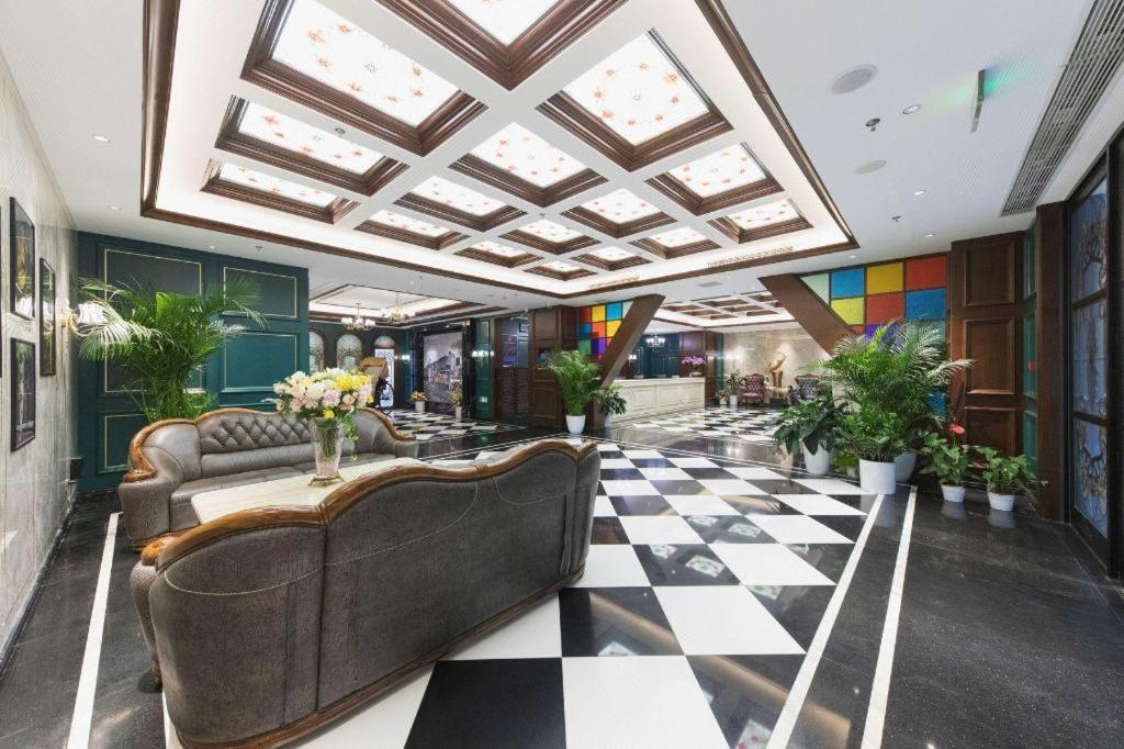 Yiting Zhenshe Hotel (Beijing Qianmen Pedestrian Street) 18/50